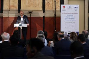 Ο πρόεδρος του ΤΕΕ Γιώργος Στασινός μιλάει στο διεθνές συνέδριο: «Βιώσιμες Αγορές Ακινήτων – Πολιτικό Πλαίσιο και Αναγκαίες Μεταρρυθμίσεις» που διοργάνωσε το Τεχνικό Επιμελητήριο Ελλάδας (ΤΕΕ) σε συνεργασία με τη Διεθνή Ομοσπονδία Τοπογράφων (FIG) και την Παγκόσμια Τράπεζα (WORLD BANK) στην Αθήνα, τη Δευτέρα 19 Σεπτεμβρίου 2016. ΑΠΕ-ΜΠΕ/ΑΠΕ-ΜΠΕ/ΣΥΜΕΛΑ ΠΑΝΤΖΑΡΤΖΗ