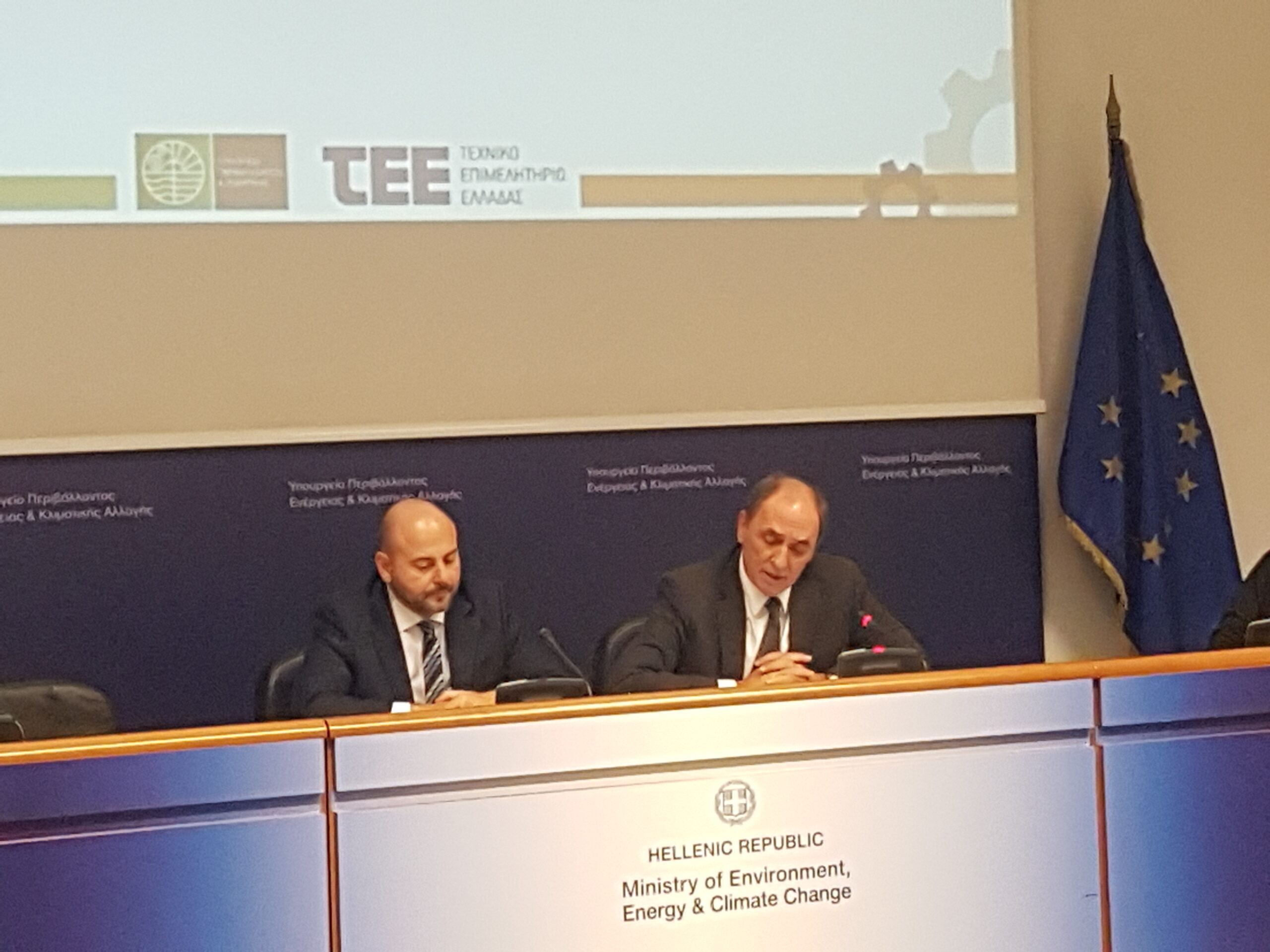 Φωτογραφία του Προέδρου του ΤΕΕ κατά την παρουσίαση