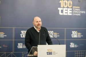 Φωτογραφία του Γιώργου Στασινού σε εκδήλωση για τα 100 χρόνια ΤΕΕ