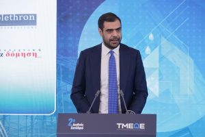 Φωτογραφία από το συνέδριο με ομιλητή τον Παύλο Μαρινάκη