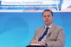 Φωτογραφία του Π. Σταμπουλίδη, υπεύθυνου του Υπερταμείου, με τίτλο '14 δισεκατομμύρια η συνεισφορά του Υπερταμείου στην εθνική οικονομία για το 2025'