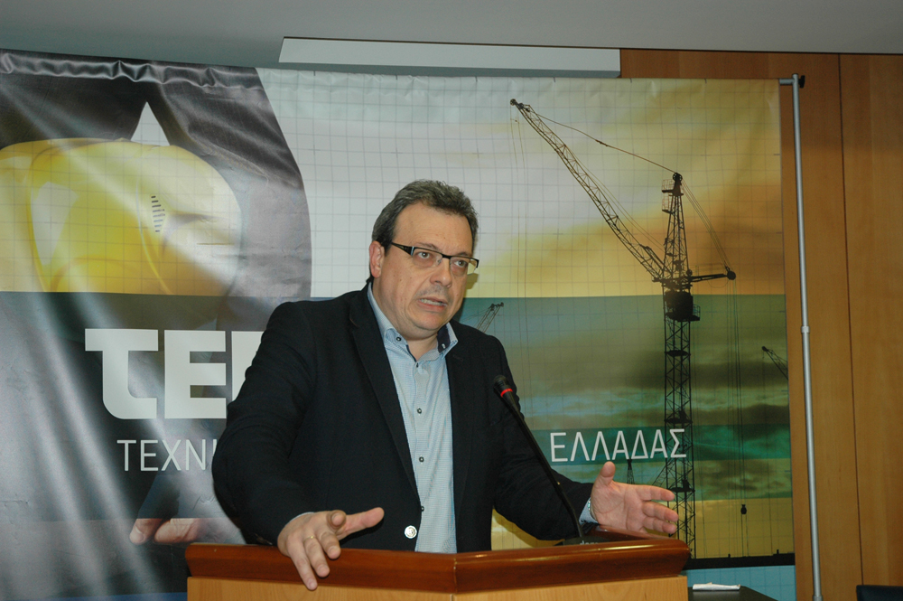 Φωτογραφία που δείχνει τον πρόεδρο του ΤΕΕ Χρ. Σπίρτζη