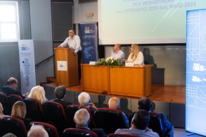 Φωτογραφία του Δημήτρη Κουρέτα, ομιλητής στην εκδήλωση