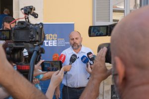 Φωτογραφία του Γιώργου Στασινού, Προέδρου του ΤΕΕ, σε εκδήλωση