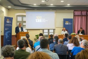 Φωτογραφία του Σταύρου Αρναουτάκη, Περιφερειάρχη Κρήτης, που μιλάει σε εκδήλωση