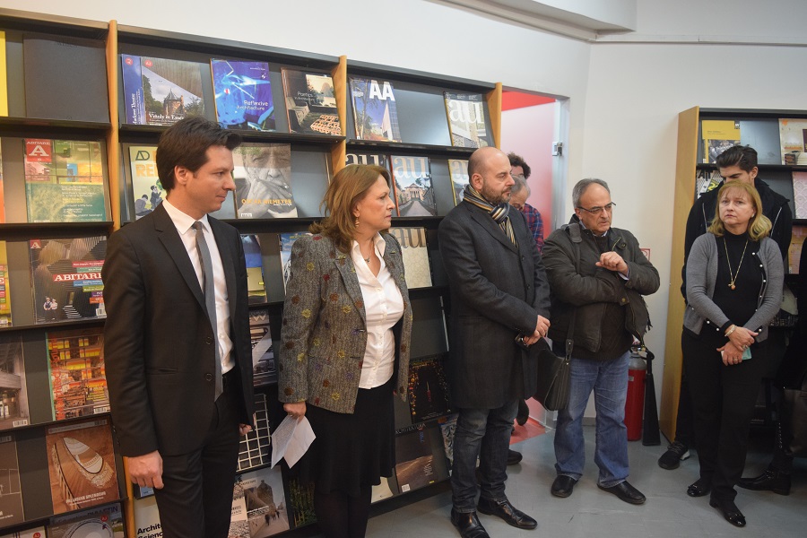 Φωτογραφία που απεικονίζει την ηλεκτρονική διαδικασία και την Ακαδημία Βιομηχανικής Ιδιοκτησίας