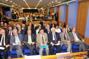 Φωτογραφία από την εκδήλωση σχετικά με τη ΓΕΝΟΠ-ΔΕΗ