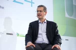 Φωτογραφία του Ε. Σταθόπουλου, Γενικού Γραμματέα Δασών, με θέμα 'Η δασική λειτουργία και ο ρόλος των νέων σχημάτων'
