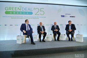 Φωτογραφία από το συνέδριο Green Deal Greece 2025, με ομιλητές και παρουσίαση