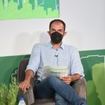 Φωτογραφία του Νίκου Μήλη, Προέδρου Αντιπροσωπείας ΤΕΕ, με περιγραφή: ο Νίκος Μήλης, Πρόεδρος Αντιπροσωπείας ΤΕΕ, ο οποίος δηλώνει ότι το TEE είναι συμπαραστάτης τουλάχιστον στην υλοποίηση του Σχεδίου Εθνικής Ανάκαμψης