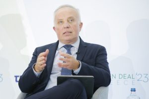 Κωνσταντίνος Μακέδος, Πρόεδρος ΤΜΕΔΕ, και Αντιπρόεδρος ΔΣ Παγκρήτιας Τράπεζας, σε φωτογραφία
