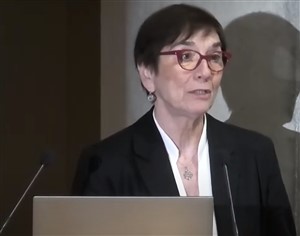 Η Διευθύντρια επί τιμή του ΥΠΠΟ και τ. Αναπληρώτρια Καθηγήτρια ΕΜΠ κ. Ανδρονίκη Μιλτιάδου-Fezans, που αναφέρθηκε στην πορεία και το συγγραφικό έργο του βιβλίου