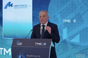 Φωτογραφία από το συνέδριο με ομιλητή τον Κωνσταντίνο Μακέδο