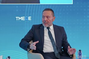 Φωτογραφία από το 2ο Διεθνές Συνέδριο του ΤΜΕΔΕ, με ομιλητές και ακροατήριο