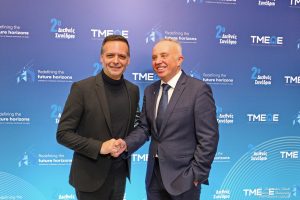 Φωτογραφία που δείχνει δρόμο της Αθήνας με φρεάτια