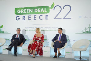 Ομιλητής σε συνέδριο με γραφική απεικόνιση πράσινης μετάβασης