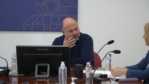 Φωτογραφία από τη σύσκεψη εργασίας για τη διάσωση των καρνάγιων - Στασινός, με περιγραφή στα ελληνικά