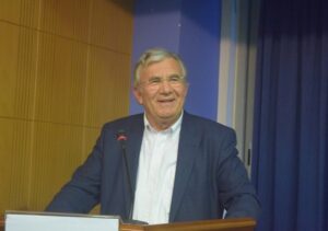 Φωτογραφία του κ. Δημαρά σε σχετική ομιλία ή εκδήλωση