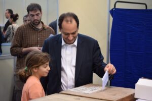 Φωτογραφία του Υπουργού Χρήστου Σπίρτζη κατά την ψηφοφορία στις εκλογές του 2016