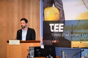 Ομιλητής Κορκολής κατά τη διάρκεια εργαστηρίου, μπροστά σε ακροατήριο