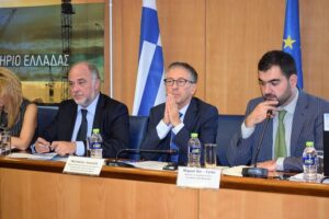 Ομιλητής Miguel Gil Terte κατά τη διάρκεια εργαστηρίου, μπροστά σε ακροατήριο